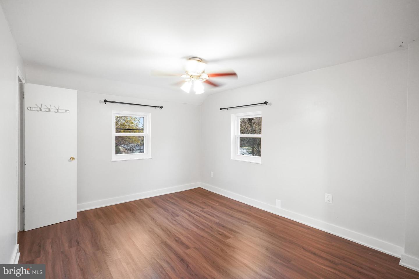 1008 N ROOSEVELT ST, ARLINGTON, Virginia 22205, 3 Bedrooms Bedrooms, ,2 BathroomsBathrooms,Residential,For sale,1008 N ROOSEVELT ST,VAAR2066282 MLS # VAAR2066282