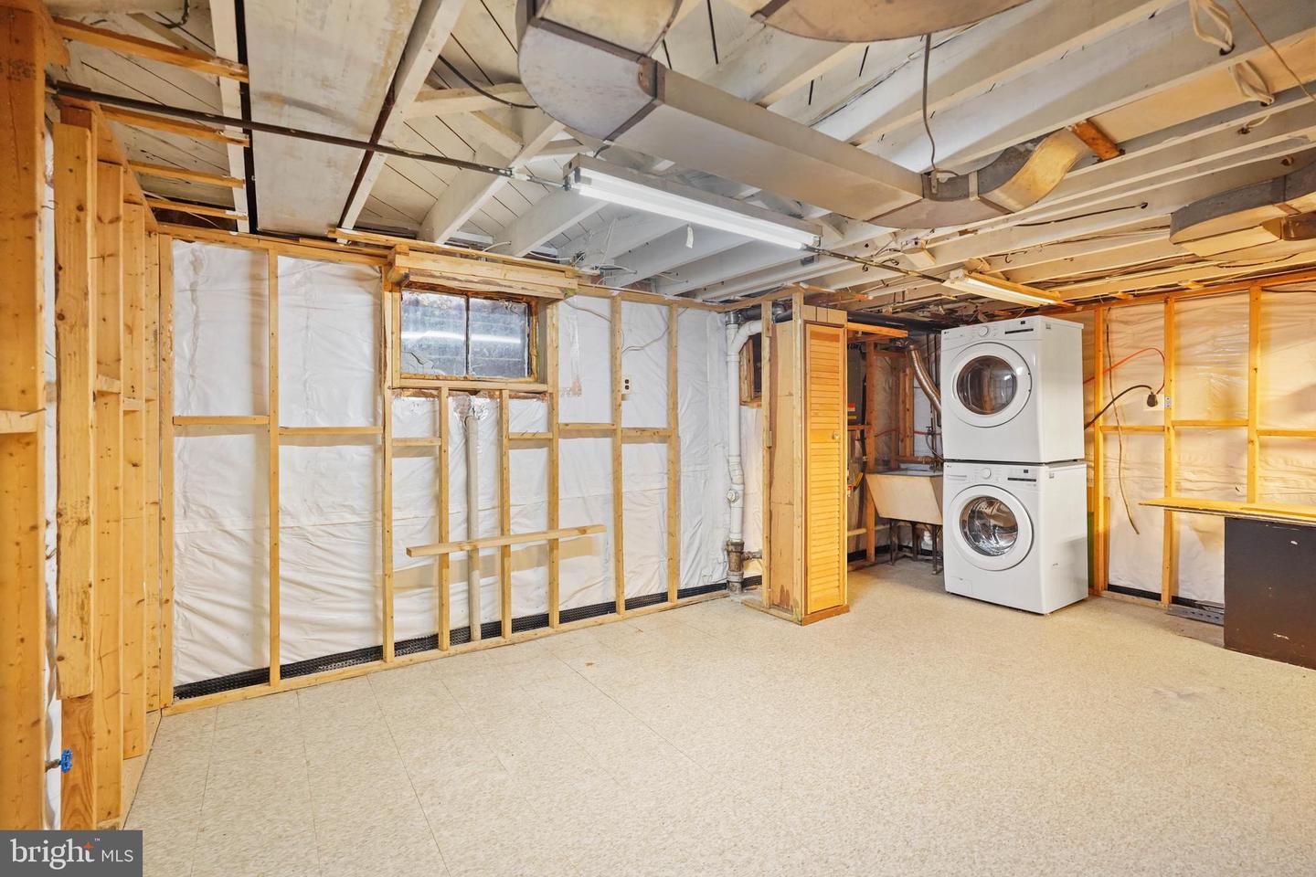 1008 N ROOSEVELT ST, ARLINGTON, Virginia 22205, 3 Bedrooms Bedrooms, ,2 BathroomsBathrooms,Residential,For sale,1008 N ROOSEVELT ST,VAAR2066282 MLS # VAAR2066282