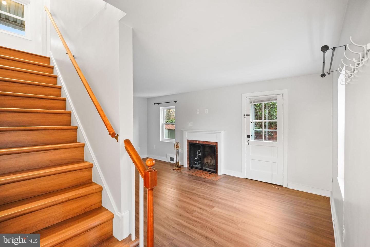 1008 N ROOSEVELT ST, ARLINGTON, Virginia 22205, 3 Bedrooms Bedrooms, ,2 BathroomsBathrooms,Residential,For sale,1008 N ROOSEVELT ST,VAAR2066282 MLS # VAAR2066282