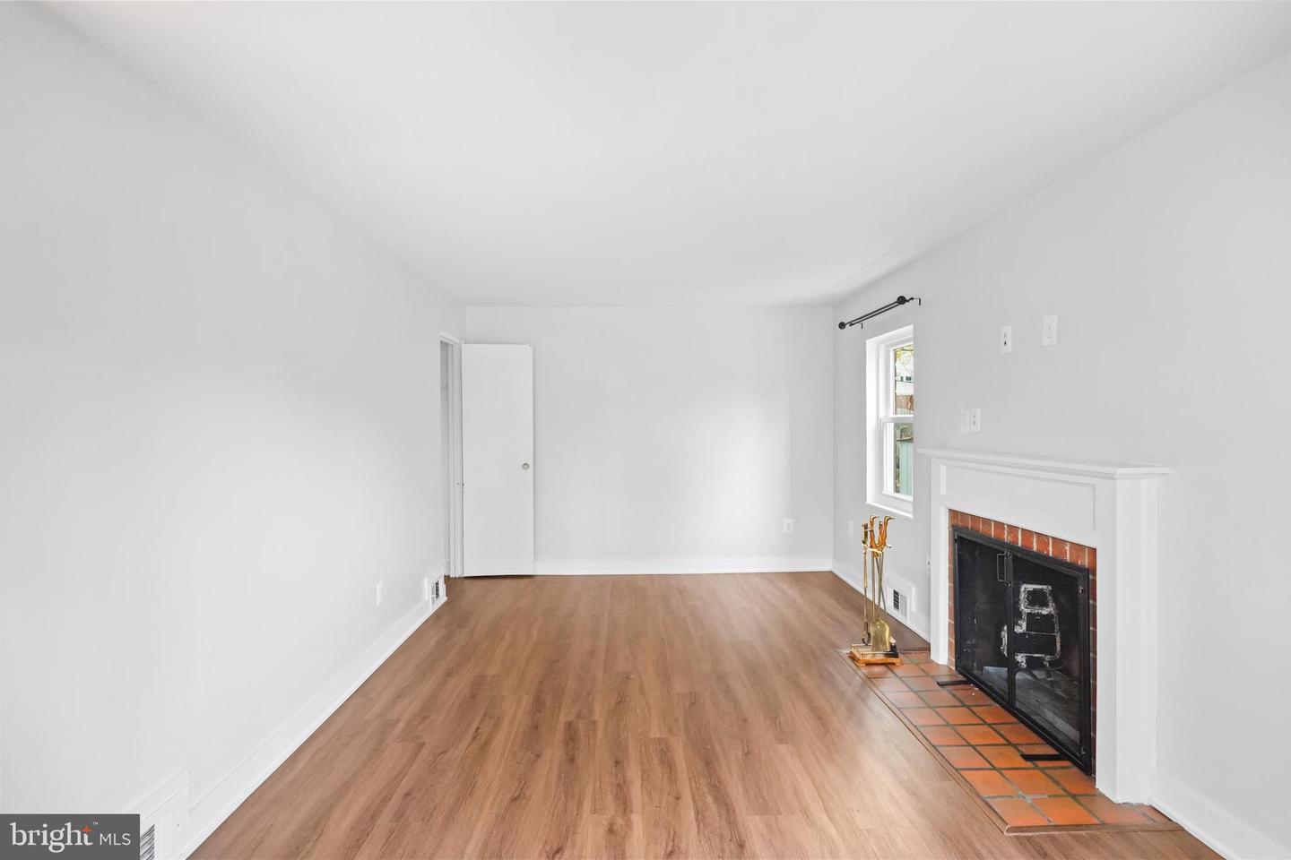 1008 N ROOSEVELT ST, ARLINGTON, Virginia 22205, 3 Bedrooms Bedrooms, ,2 BathroomsBathrooms,Residential,For sale,1008 N ROOSEVELT ST,VAAR2066282 MLS # VAAR2066282