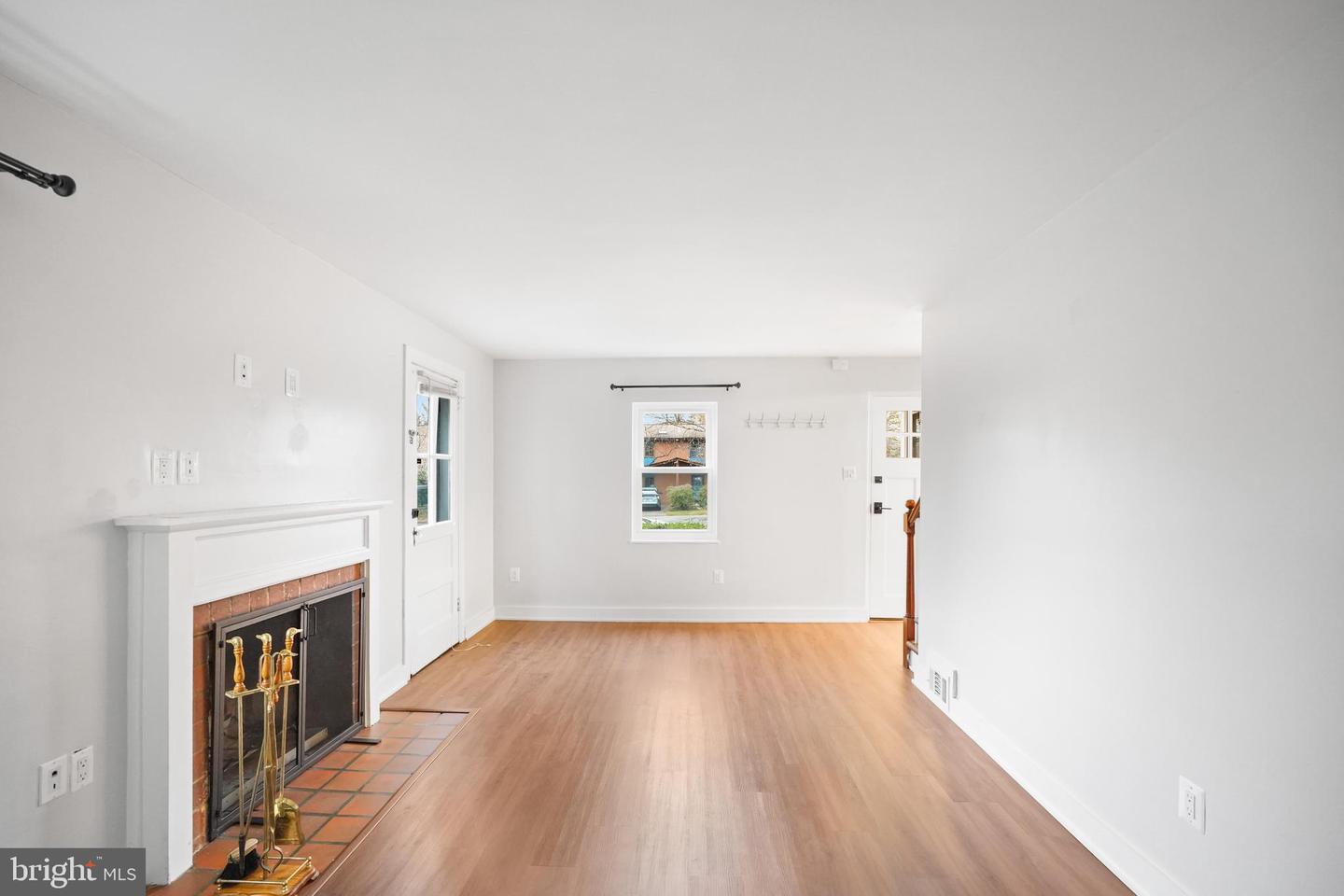 1008 N ROOSEVELT ST, ARLINGTON, Virginia 22205, 3 Bedrooms Bedrooms, ,2 BathroomsBathrooms,Residential,For sale,1008 N ROOSEVELT ST,VAAR2066282 MLS # VAAR2066282