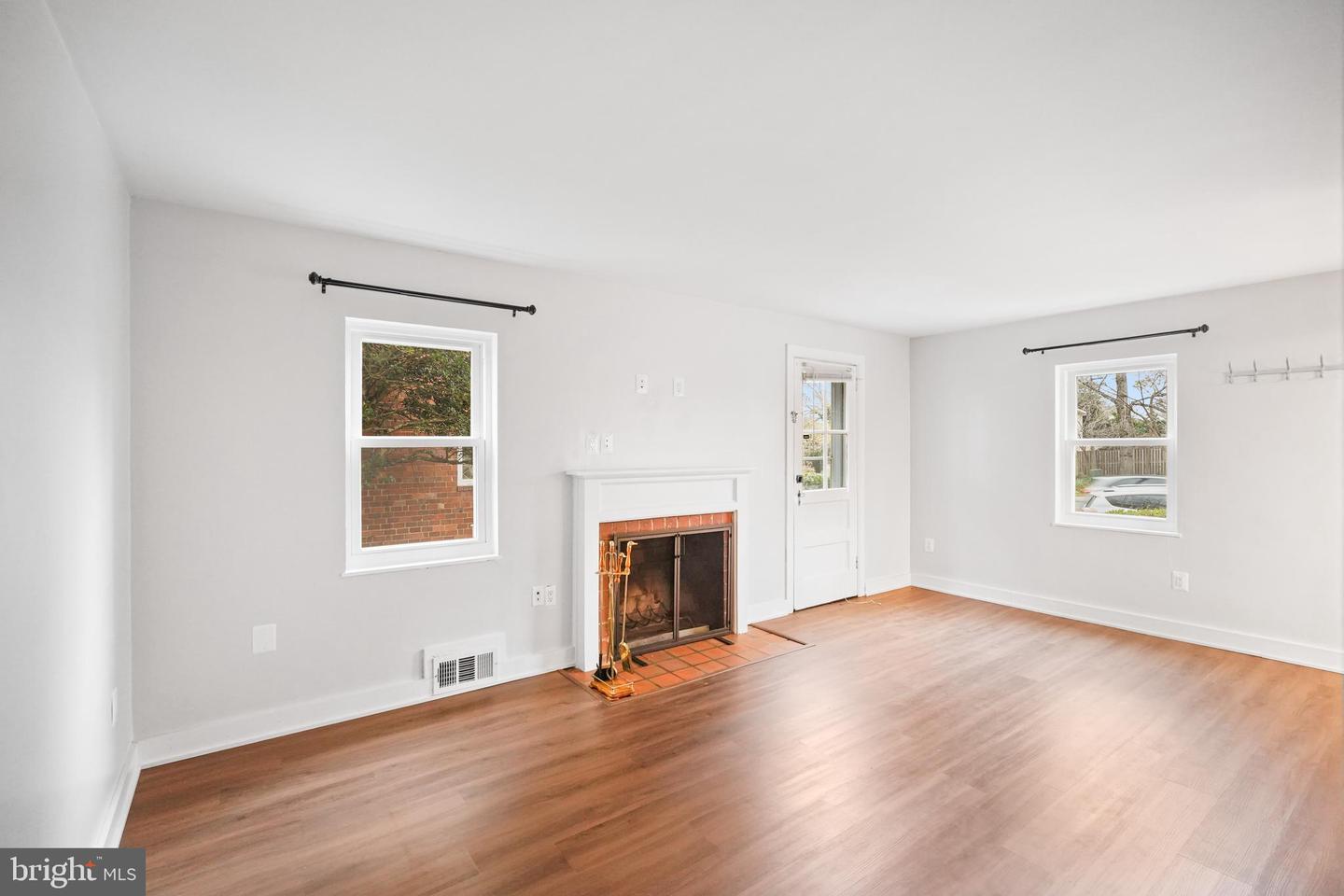 1008 N ROOSEVELT ST, ARLINGTON, Virginia 22205, 3 Bedrooms Bedrooms, ,2 BathroomsBathrooms,Residential,For sale,1008 N ROOSEVELT ST,VAAR2066282 MLS # VAAR2066282