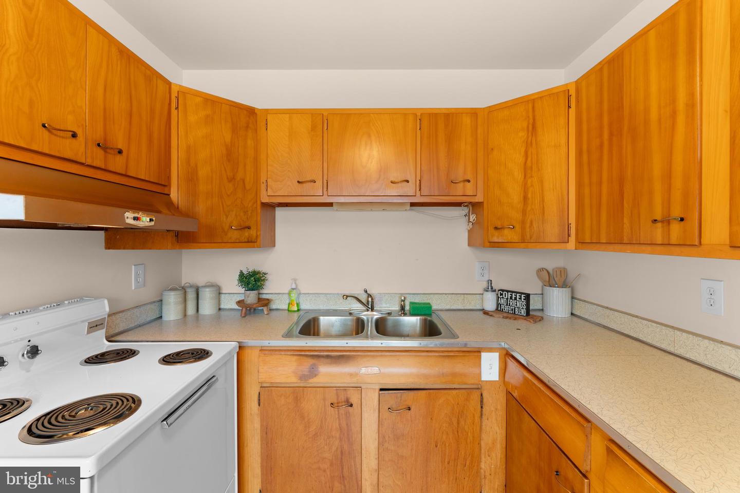 565 SOLGROVE RD, WARRENTON, Virginia 20186, 2 Bedrooms Bedrooms, ,1 BathroomBathrooms,Residential,For sale,565 SOLGROVE RD,VAFQ2019716 MLS # VAFQ2019716