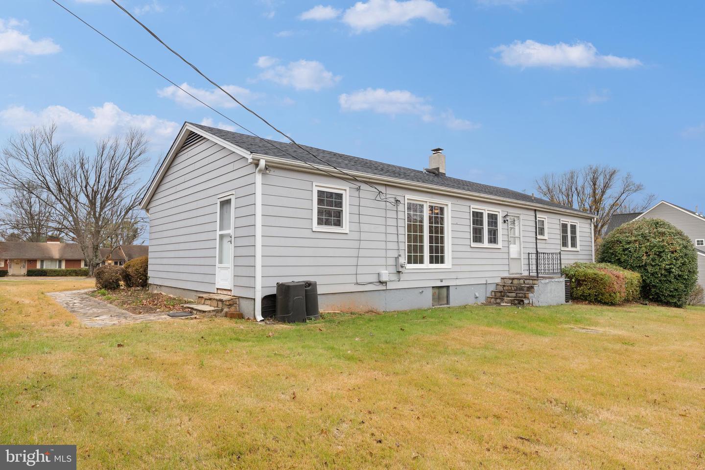 565 SOLGROVE RD, WARRENTON, Virginia 20186, 2 Bedrooms Bedrooms, ,1 BathroomBathrooms,Residential,For sale,565 SOLGROVE RD,VAFQ2019716 MLS # VAFQ2019716