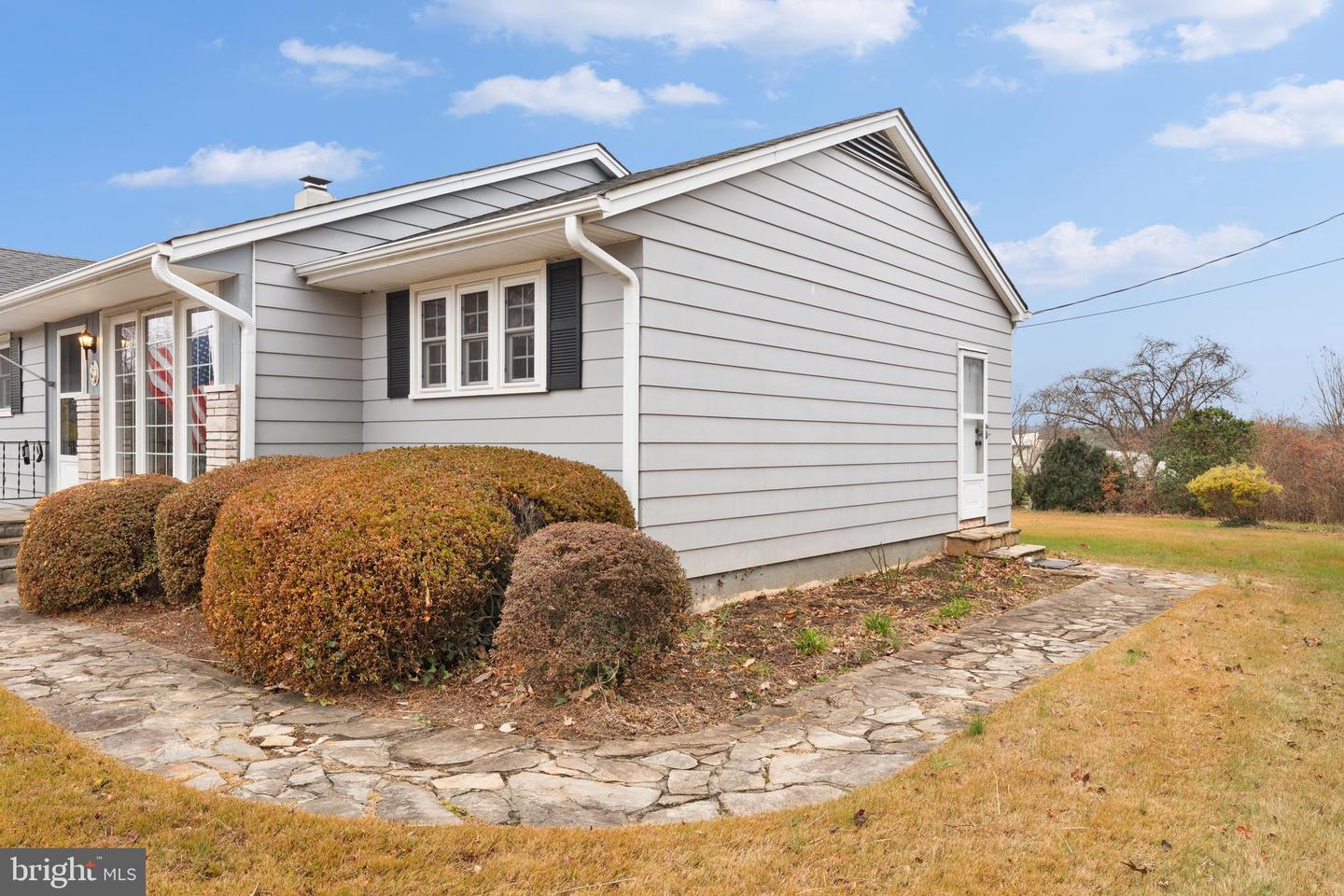 565 SOLGROVE RD, WARRENTON, Virginia 20186, 2 Bedrooms Bedrooms, ,1 BathroomBathrooms,Residential,For sale,565 SOLGROVE RD,VAFQ2019716 MLS # VAFQ2019716