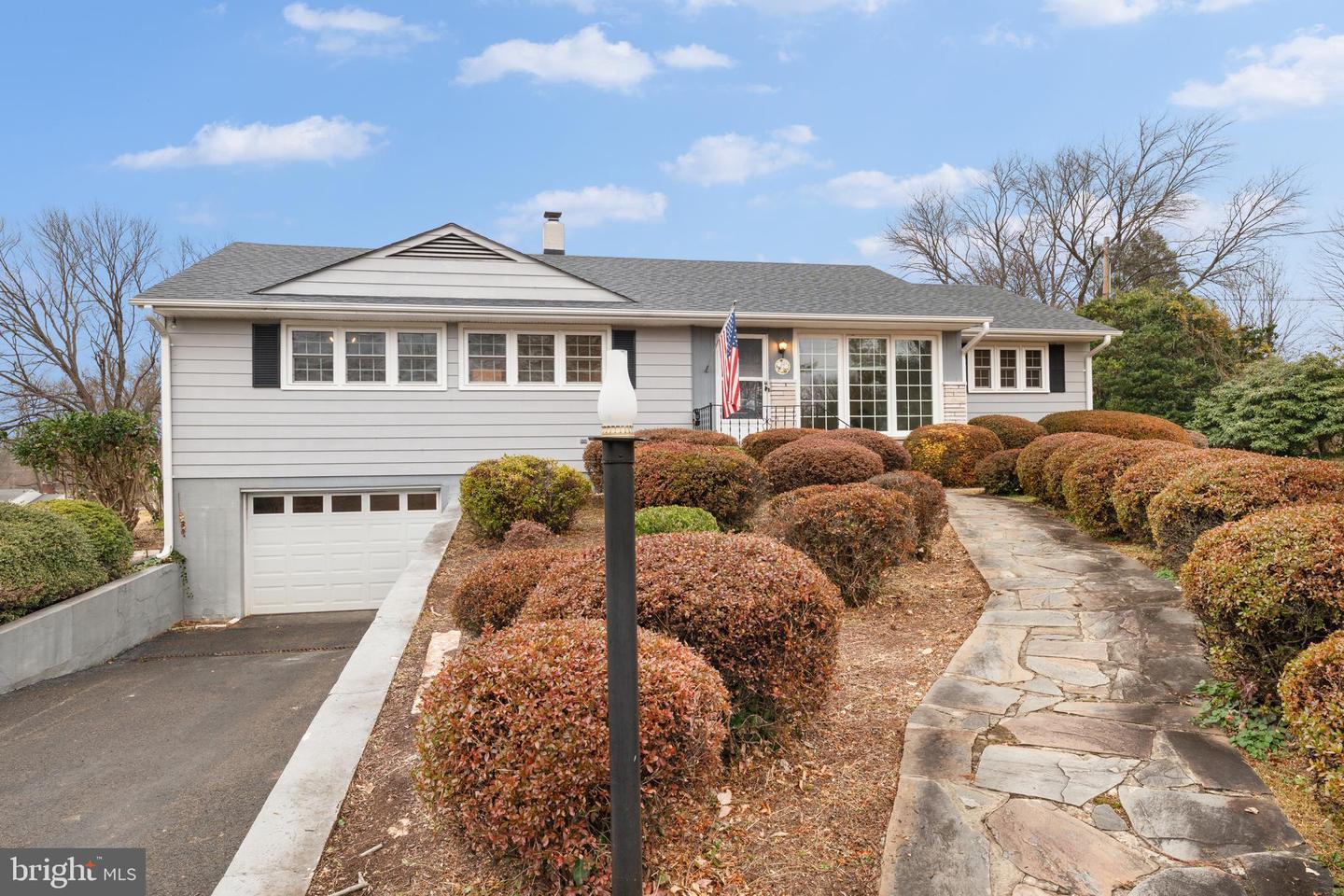 565 SOLGROVE RD, WARRENTON, Virginia 20186, 2 Bedrooms Bedrooms, ,1 BathroomBathrooms,Residential,For sale,565 SOLGROVE RD,VAFQ2019716 MLS # VAFQ2019716