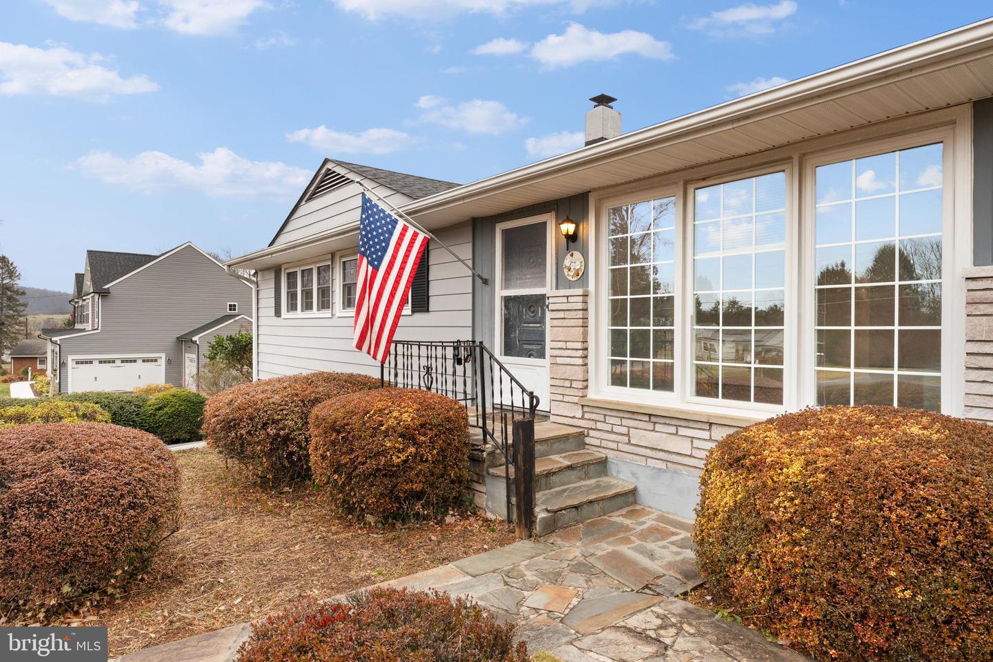 565 SOLGROVE RD, WARRENTON, Virginia 20186, 2 Bedrooms Bedrooms, ,1 BathroomBathrooms,Residential,For sale,565 SOLGROVE RD,VAFQ2019716 MLS # VAFQ2019716