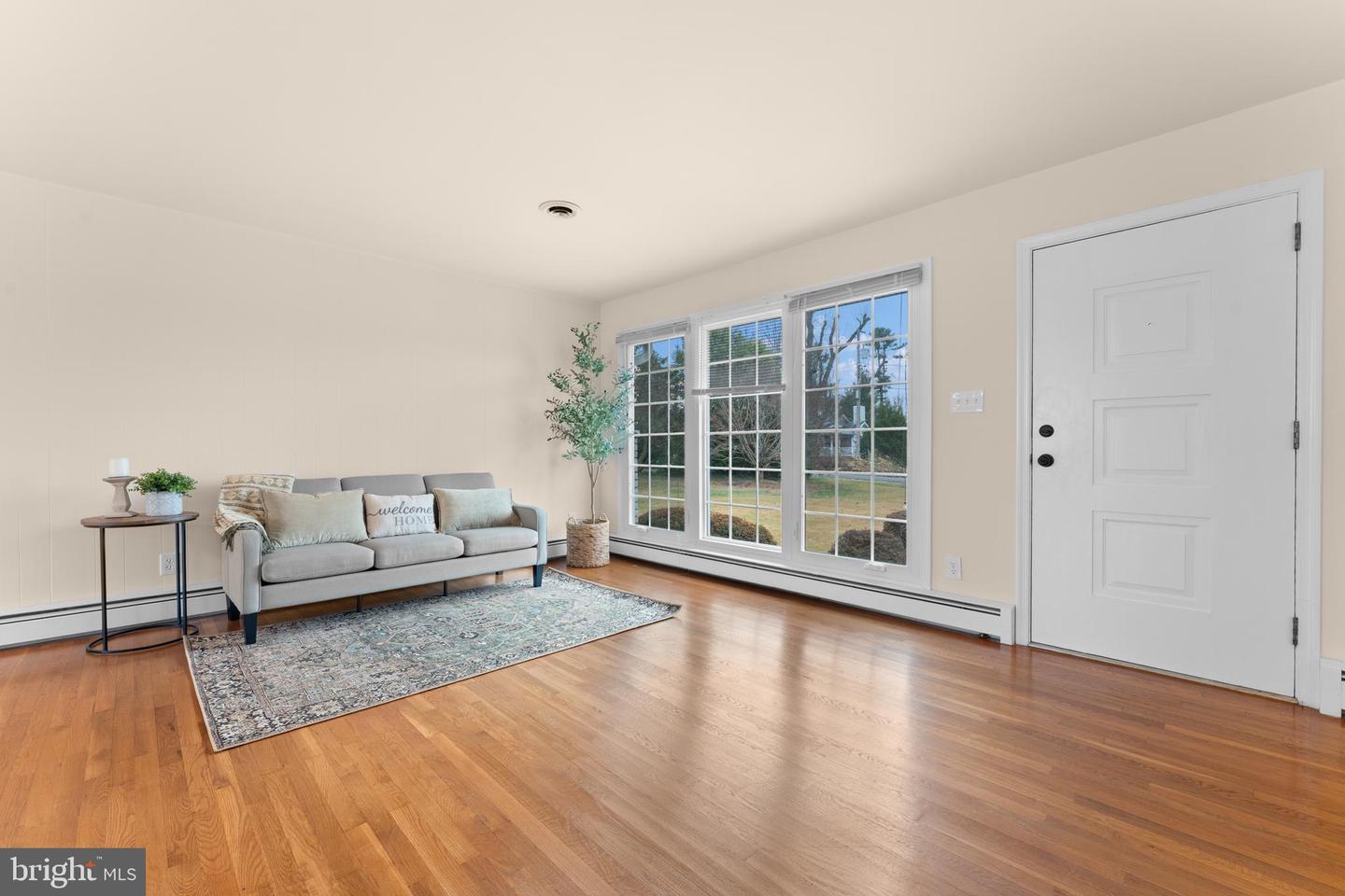 565 SOLGROVE RD, WARRENTON, Virginia 20186, 2 Bedrooms Bedrooms, ,1 BathroomBathrooms,Residential,For sale,565 SOLGROVE RD,VAFQ2019716 MLS # VAFQ2019716