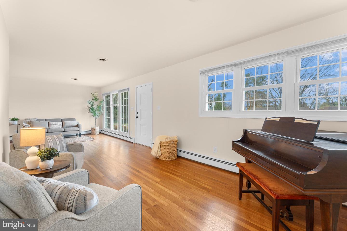 565 SOLGROVE RD, WARRENTON, Virginia 20186, 2 Bedrooms Bedrooms, ,1 BathroomBathrooms,Residential,For sale,565 SOLGROVE RD,VAFQ2019716 MLS # VAFQ2019716