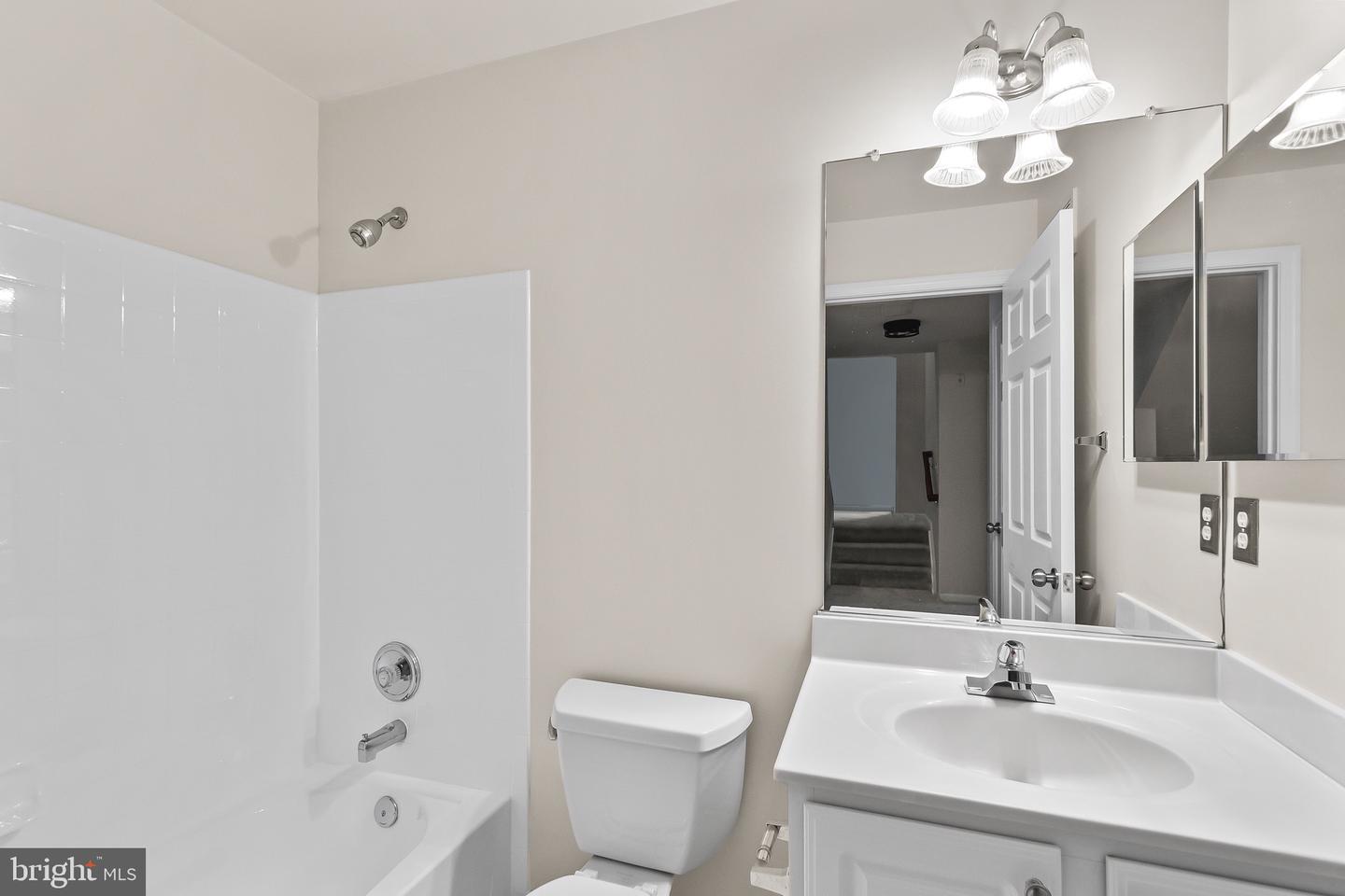 8934 MILFORD HAVEN CT #B, LORTON, Virginia 22079, 3 Bedrooms Bedrooms, ,2 BathroomsBathrooms,Residential,For sale,8934 MILFORD HAVEN CT #B,VAFX2279916 MLS # VAFX2279916