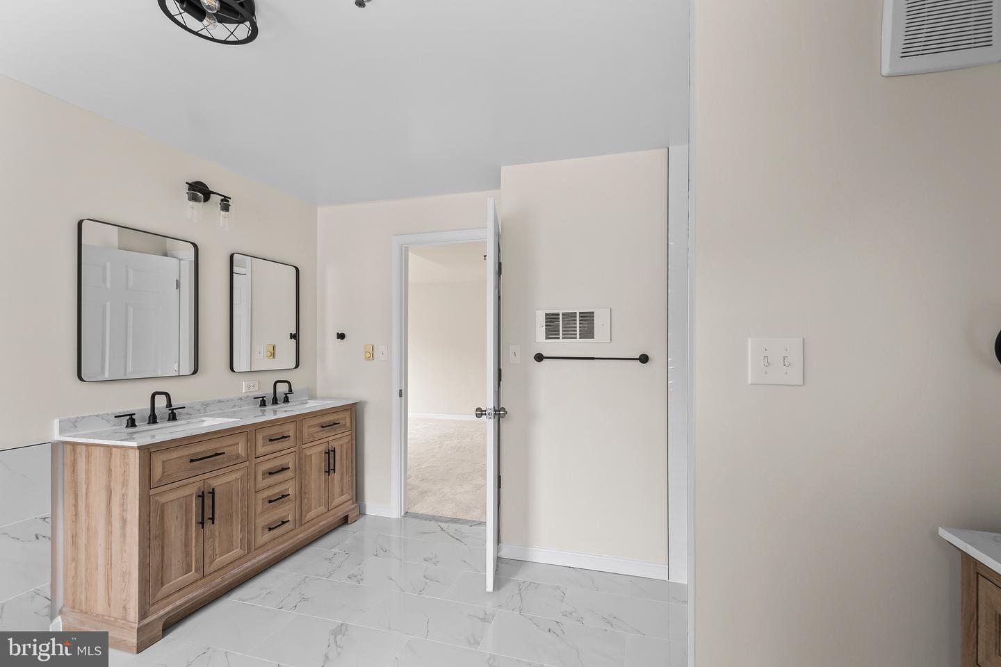 8934 MILFORD HAVEN CT #B, LORTON, Virginia 22079, 3 Bedrooms Bedrooms, ,2 BathroomsBathrooms,Residential,For sale,8934 MILFORD HAVEN CT #B,VAFX2279916 MLS # VAFX2279916