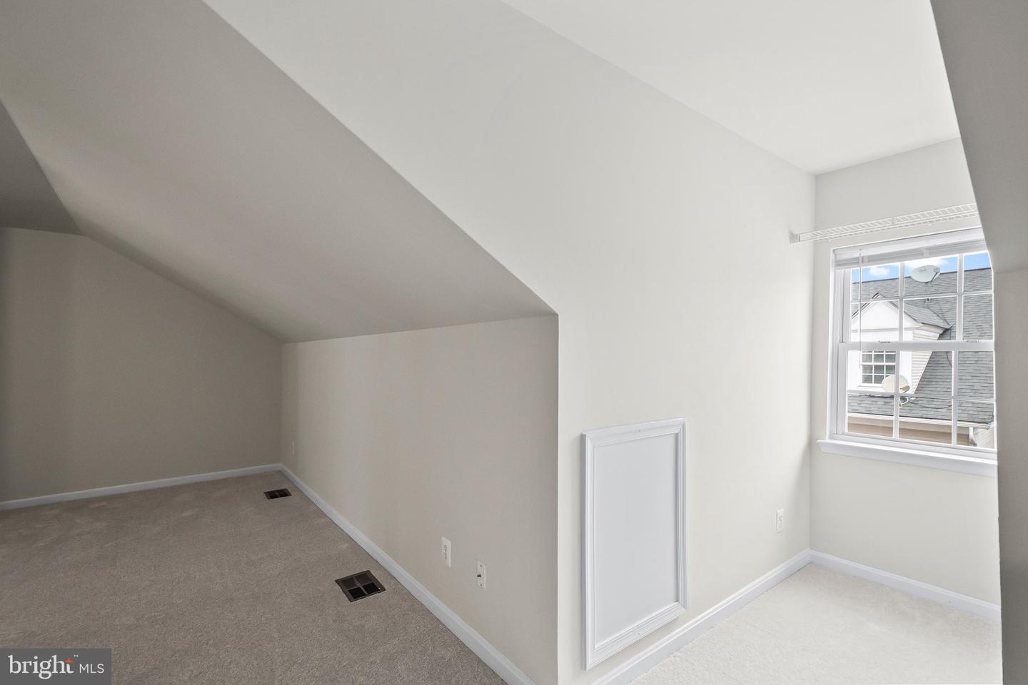 8934 MILFORD HAVEN CT #B, LORTON, Virginia 22079, 3 Bedrooms Bedrooms, ,2 BathroomsBathrooms,Residential,For sale,8934 MILFORD HAVEN CT #B,VAFX2279916 MLS # VAFX2279916