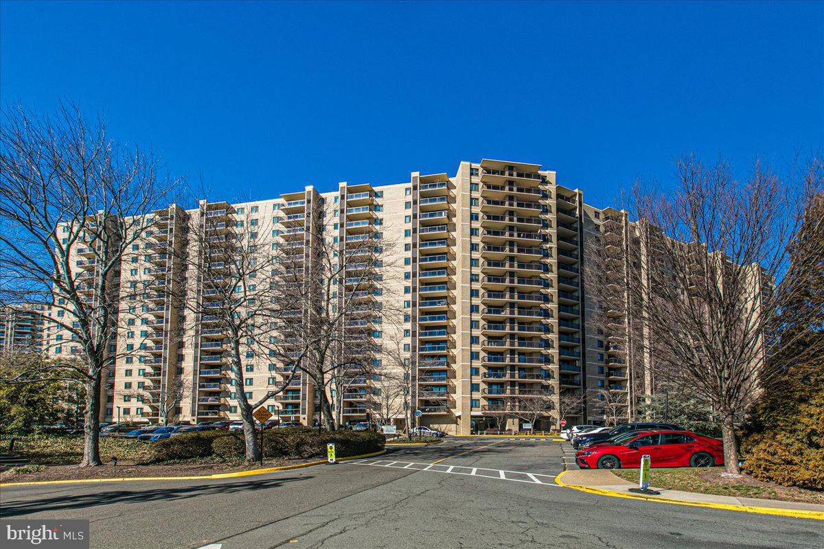 203 YOAKUM PKWY #519, ALEXANDRIA, Virginia 22304, 2 Bedrooms Bedrooms, ,2 BathroomsBathrooms,Residential,For sale,203 YOAKUM PKWY #519,VAAX2051950 MLS # VAAX2051950