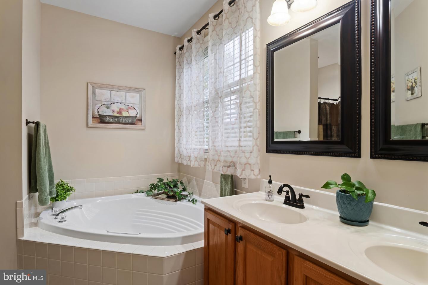 1125 KEARNS CT, CULPEPER, Virginia 22701, 3 Bedrooms Bedrooms, 7 Rooms Rooms,3 BathroomsBathrooms,Residential,For sale,1125 KEARNS CT,VACU2012130 MLS # VACU2012130