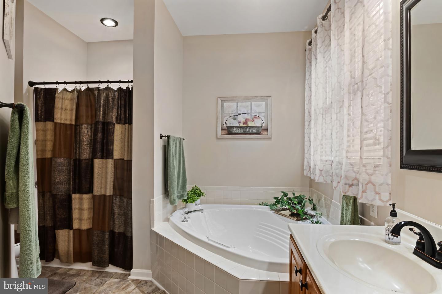 1125 KEARNS CT, CULPEPER, Virginia 22701, 3 Bedrooms Bedrooms, 7 Rooms Rooms,3 BathroomsBathrooms,Residential,For sale,1125 KEARNS CT,VACU2012130 MLS # VACU2012130