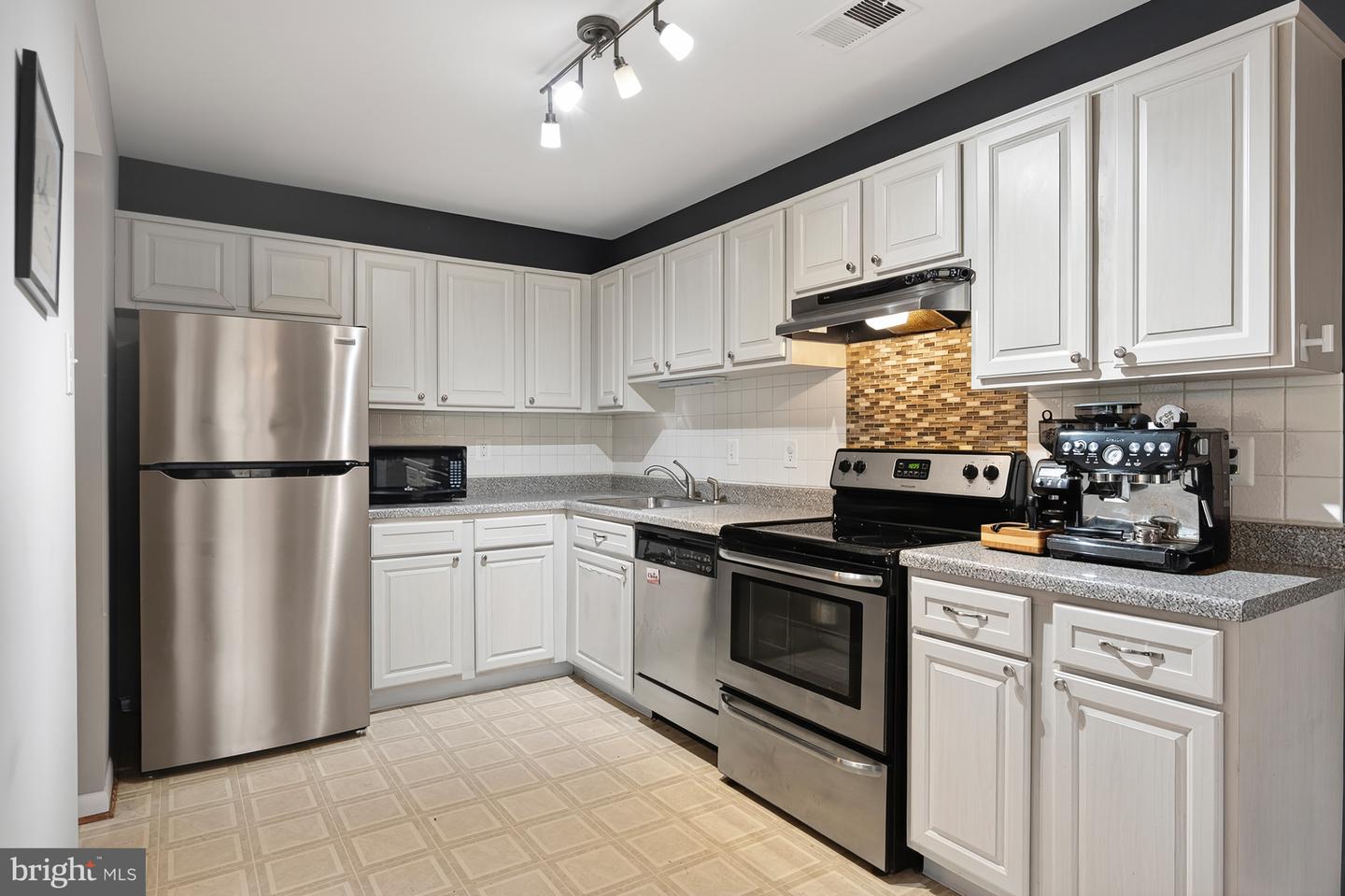 5602 SUMMER OAK WAY, BURKE, Virginia 22015, 2 Bedrooms Bedrooms, 9 Rooms Rooms,1 BathroomBathrooms,Residential,For sale,5602 SUMMER OAK WAY,VAFX2279984 MLS # VAFX2279984 5602 SUMMER OAK WAY, BURKE, Virginia 22015, 2 Bedrooms Bedrooms, 9 Rooms Rooms,1 BathroomBathrooms,Residential,For sale,5602 SUMMER OAK WAY,VAFX2279984 MLS # VAFX2279984