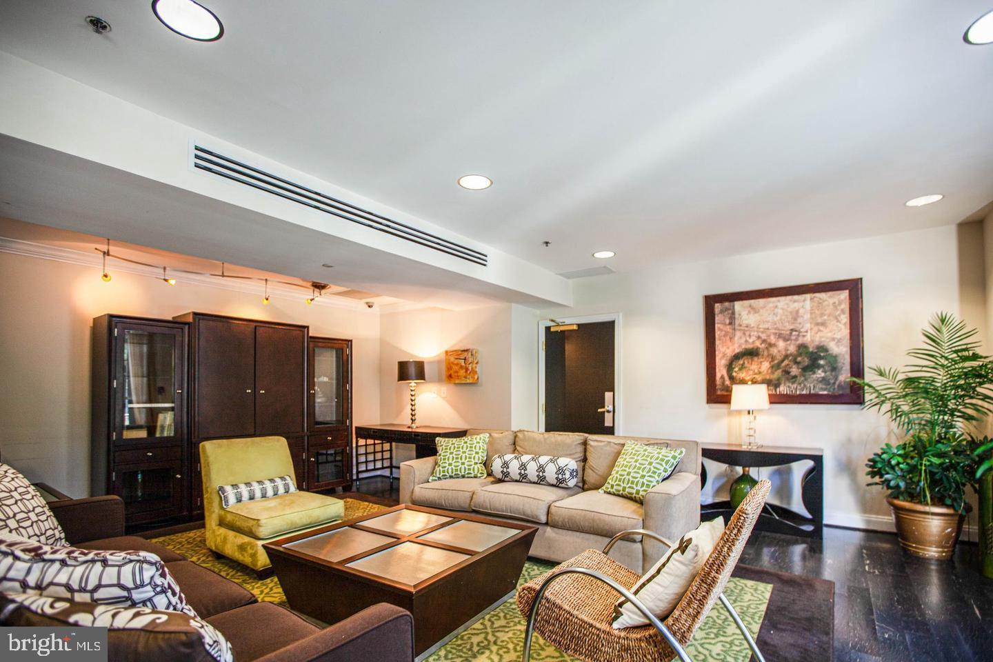 485 HARBOR SIDE ST #412, WOODBRIDGE, Virginia 22191, 2 Bedrooms Bedrooms, ,2 BathroomsBathrooms,Residential,For sale,485 HARBOR SIDE ST #412,VAPW2108008 MLS # VAPW2108008