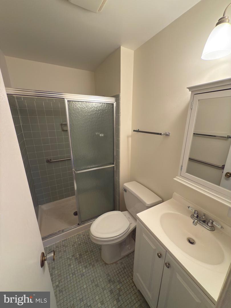 407 MILL ST SE, VIENNA, Virginia 22180, 3 Bedrooms Bedrooms, ,2 BathroomsBathrooms,Residential,For sale,407 MILL ST SE,VAFX2279750 MLS # VAFX2279750