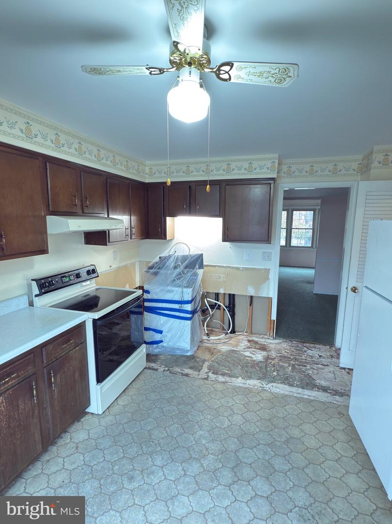 407 MILL ST SE, VIENNA, Virginia 22180, 3 Bedrooms Bedrooms, ,2 BathroomsBathrooms,Residential,For sale,407 MILL ST SE,VAFX2279750 MLS # VAFX2279750