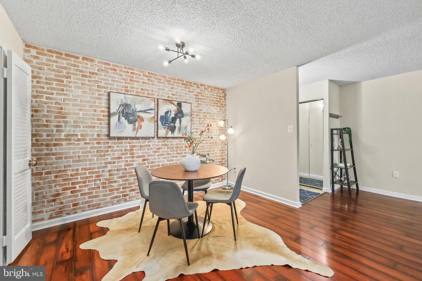 5300 HOLMES RUN PKWY #410, ALEXANDRIA, Virginia 22304, 1 Bedroom Bedrooms, ,1 BathroomBathrooms,Residential,For sale,5300 HOLMES RUN PKWY #410,VAAX2051926 MLS # VAAX2051926