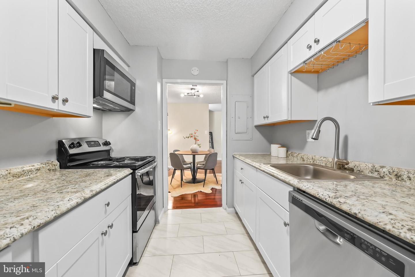 5300 HOLMES RUN PKWY #410, ALEXANDRIA, Virginia 22304, 1 Bedroom Bedrooms, ,1 BathroomBathrooms,Residential,For sale,5300 HOLMES RUN PKWY #410,VAAX2051926 MLS # VAAX2051926