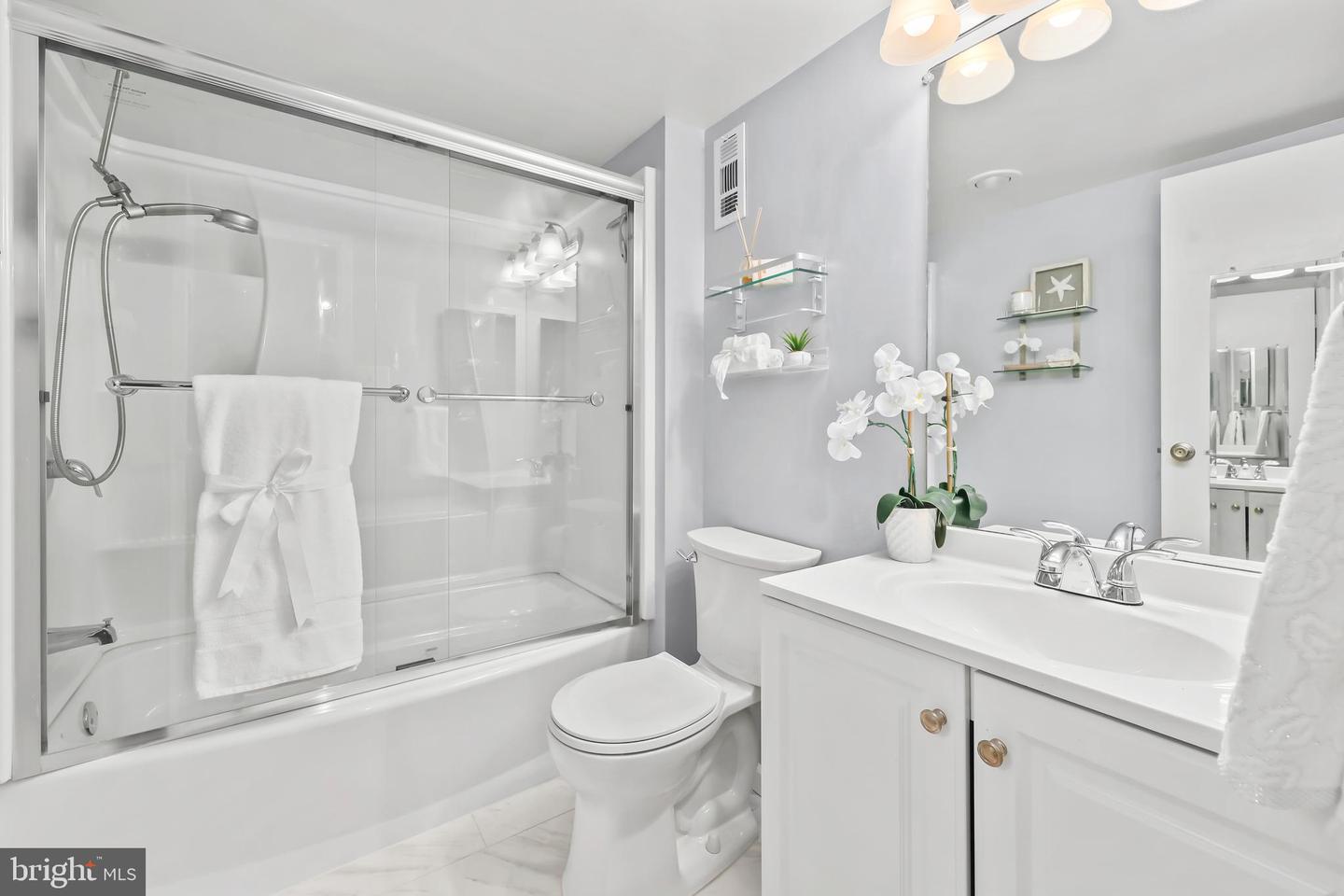 5300 HOLMES RUN PKWY #410, ALEXANDRIA, Virginia 22304, 1 Bedroom Bedrooms, ,1 BathroomBathrooms,Residential,For sale,5300 HOLMES RUN PKWY #410,VAAX2051926 MLS # VAAX2051926