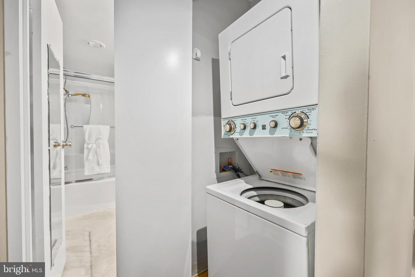 5300 HOLMES RUN PKWY #410, ALEXANDRIA, Virginia 22304, 1 Bedroom Bedrooms, ,1 BathroomBathrooms,Residential,For sale,5300 HOLMES RUN PKWY #410,VAAX2051926 MLS # VAAX2051926