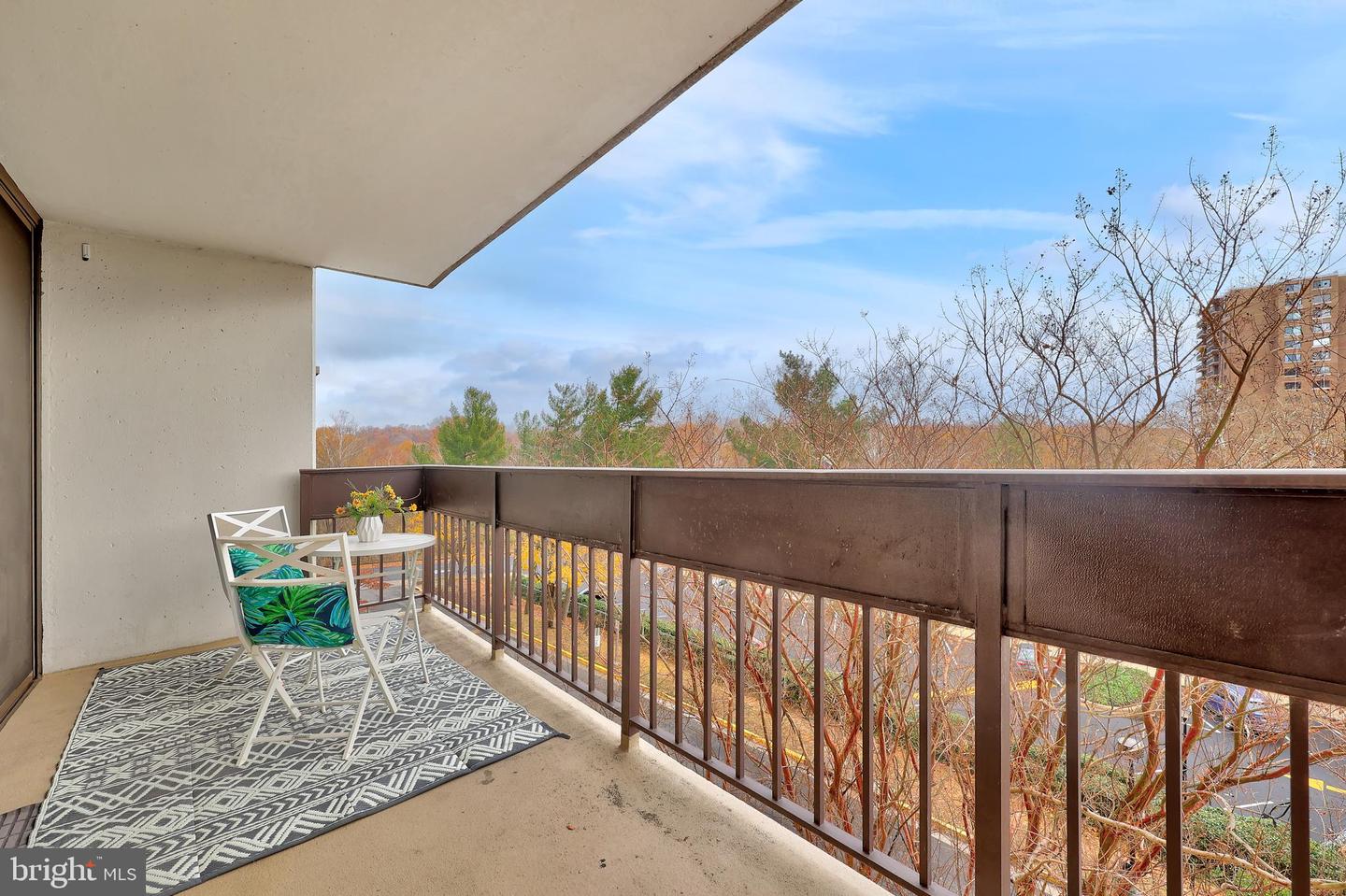 5300 HOLMES RUN PKWY #410, ALEXANDRIA, Virginia 22304, 1 Bedroom Bedrooms, ,1 BathroomBathrooms,Residential,For sale,5300 HOLMES RUN PKWY #410,VAAX2051926 MLS # VAAX2051926