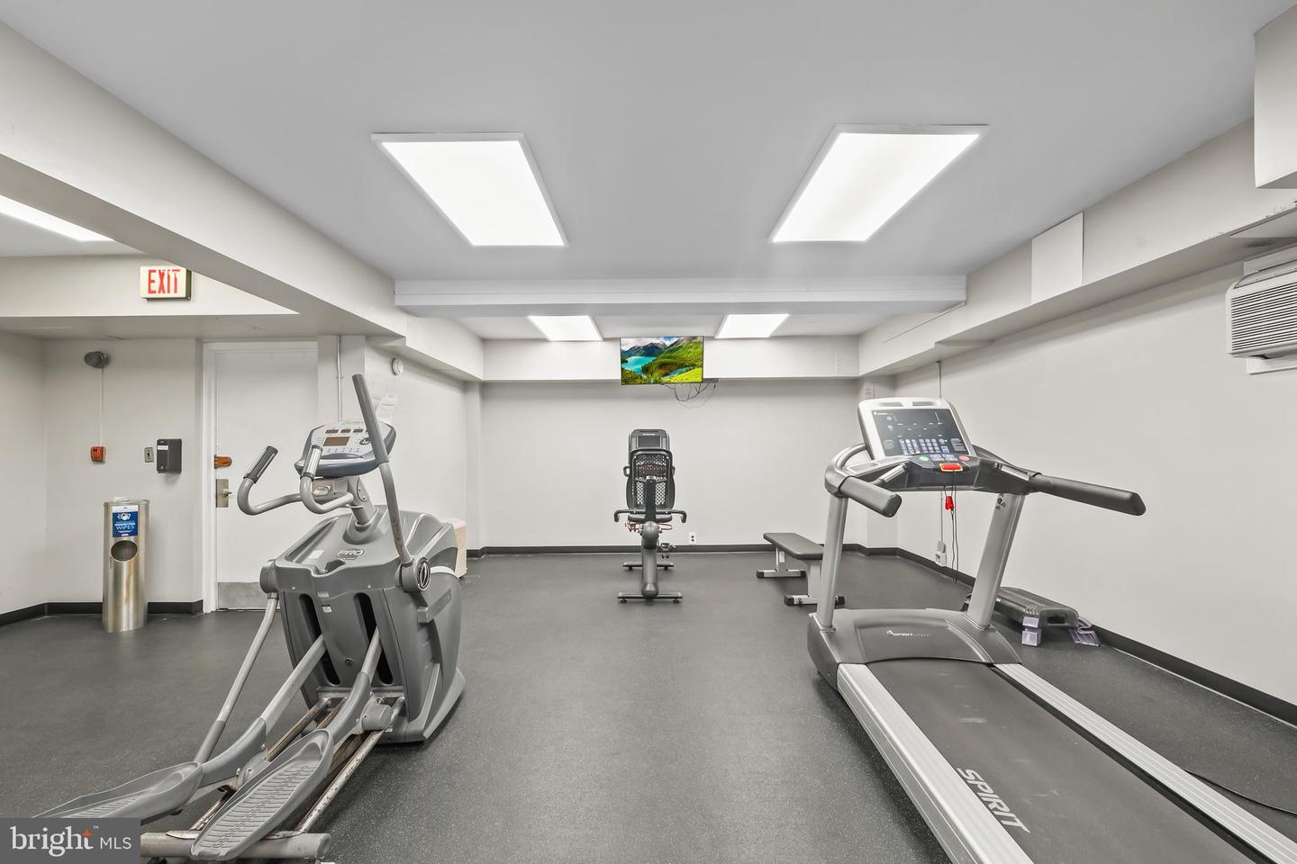 5300 HOLMES RUN PKWY #410, ALEXANDRIA, Virginia 22304, 1 Bedroom Bedrooms, ,1 BathroomBathrooms,Residential,For sale,5300 HOLMES RUN PKWY #410,VAAX2051926 MLS # VAAX2051926