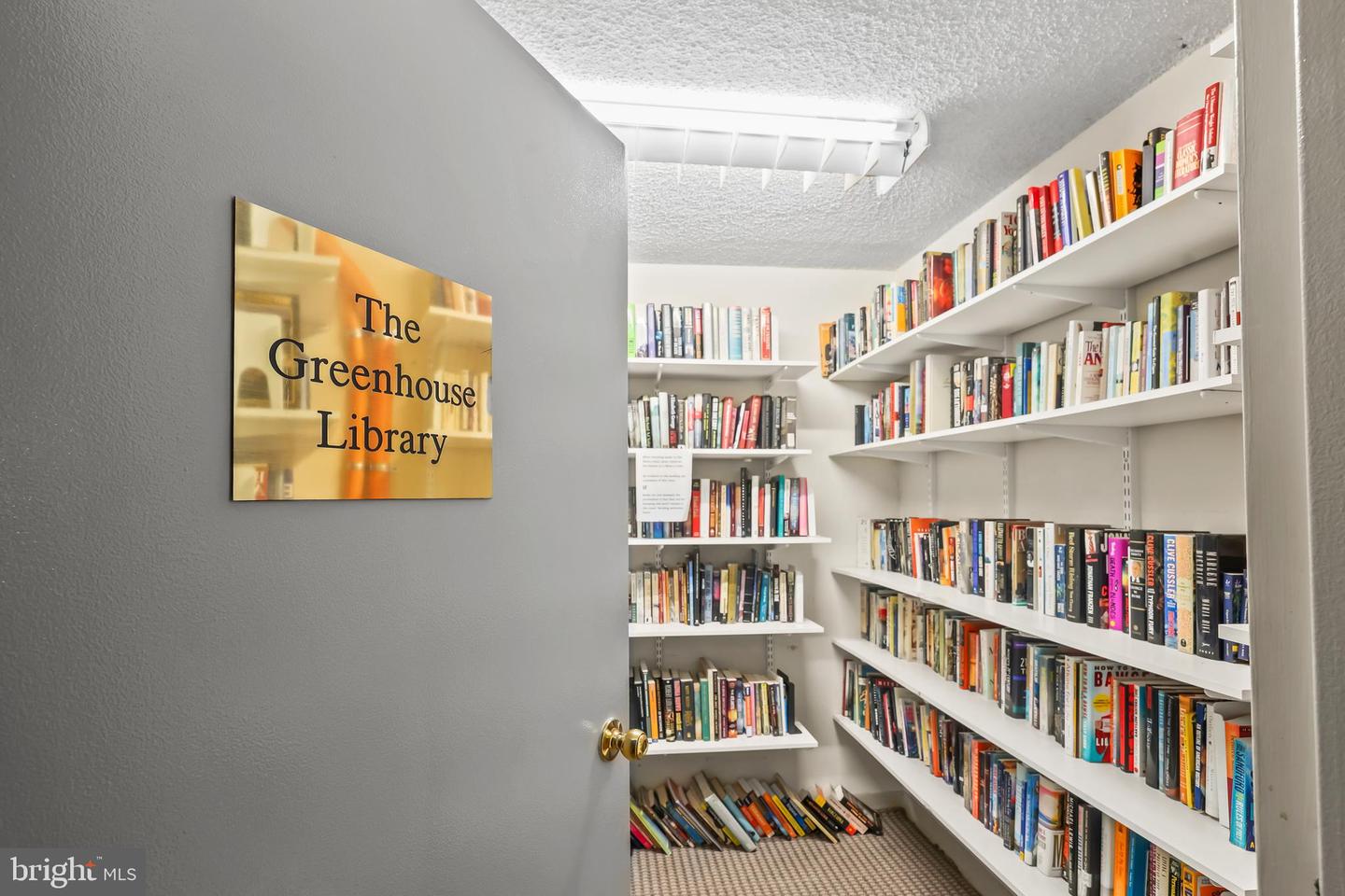 5300 HOLMES RUN PKWY #410, ALEXANDRIA, Virginia 22304, 1 Bedroom Bedrooms, ,1 BathroomBathrooms,Residential,For sale,5300 HOLMES RUN PKWY #410,VAAX2051926 MLS # VAAX2051926