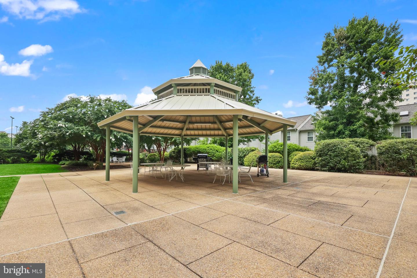 5300 HOLMES RUN PKWY #410, ALEXANDRIA, Virginia 22304, 1 Bedroom Bedrooms, ,1 BathroomBathrooms,Residential,For sale,5300 HOLMES RUN PKWY #410,VAAX2051926 MLS # VAAX2051926