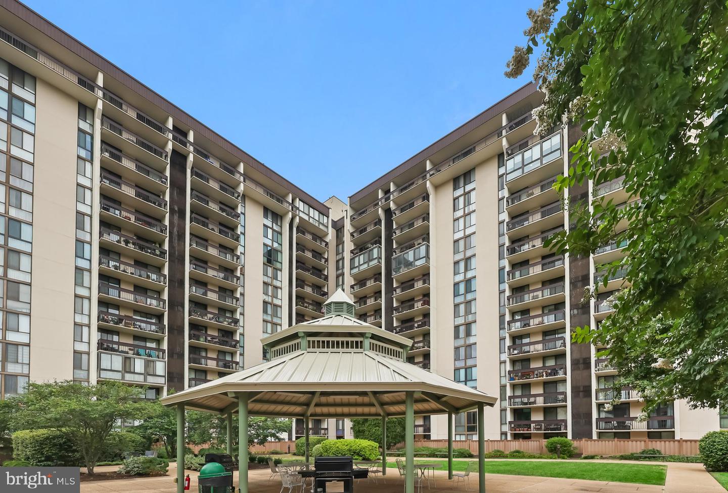 5300 HOLMES RUN PKWY #410, ALEXANDRIA, Virginia 22304, 1 Bedroom Bedrooms, ,1 BathroomBathrooms,Residential,For sale,5300 HOLMES RUN PKWY #410,VAAX2051926 MLS # VAAX2051926