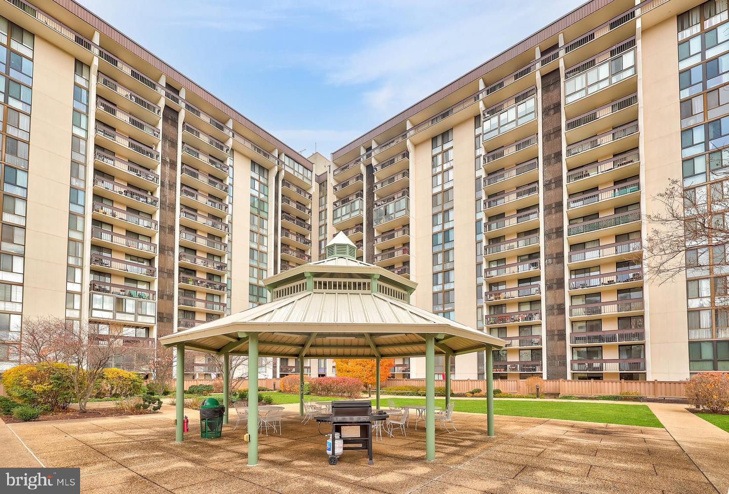 5300 HOLMES RUN PKWY #410, ALEXANDRIA, Virginia 22304, 1 Bedroom Bedrooms, ,1 BathroomBathrooms,Residential,For sale,5300 HOLMES RUN PKWY #410,VAAX2051926 MLS # VAAX2051926