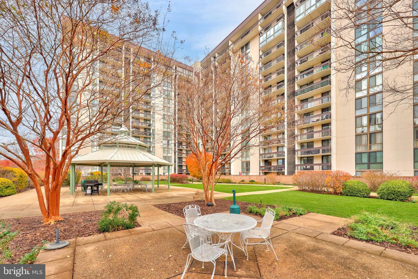 5300 HOLMES RUN PKWY #410, ALEXANDRIA, Virginia 22304, 1 Bedroom Bedrooms, ,1 BathroomBathrooms,Residential,For sale,5300 HOLMES RUN PKWY #410,VAAX2051926 MLS # VAAX2051926