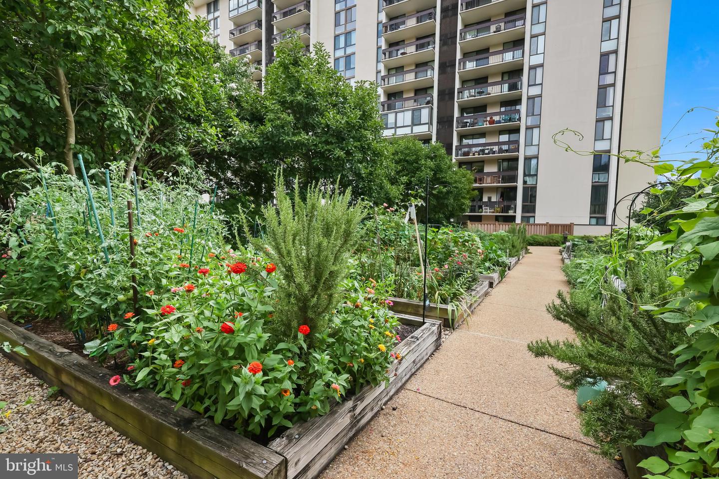 5300 HOLMES RUN PKWY #410, ALEXANDRIA, Virginia 22304, 1 Bedroom Bedrooms, ,1 BathroomBathrooms,Residential,For sale,5300 HOLMES RUN PKWY #410,VAAX2051926 MLS # VAAX2051926