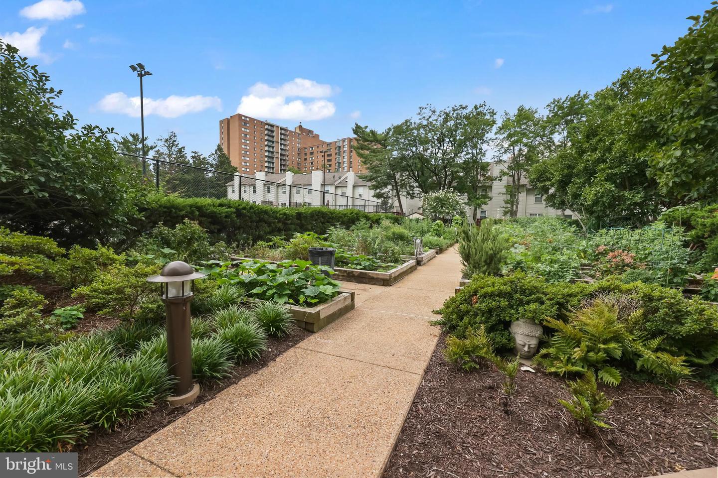 5300 HOLMES RUN PKWY #410, ALEXANDRIA, Virginia 22304, 1 Bedroom Bedrooms, ,1 BathroomBathrooms,Residential,For sale,5300 HOLMES RUN PKWY #410,VAAX2051926 MLS # VAAX2051926