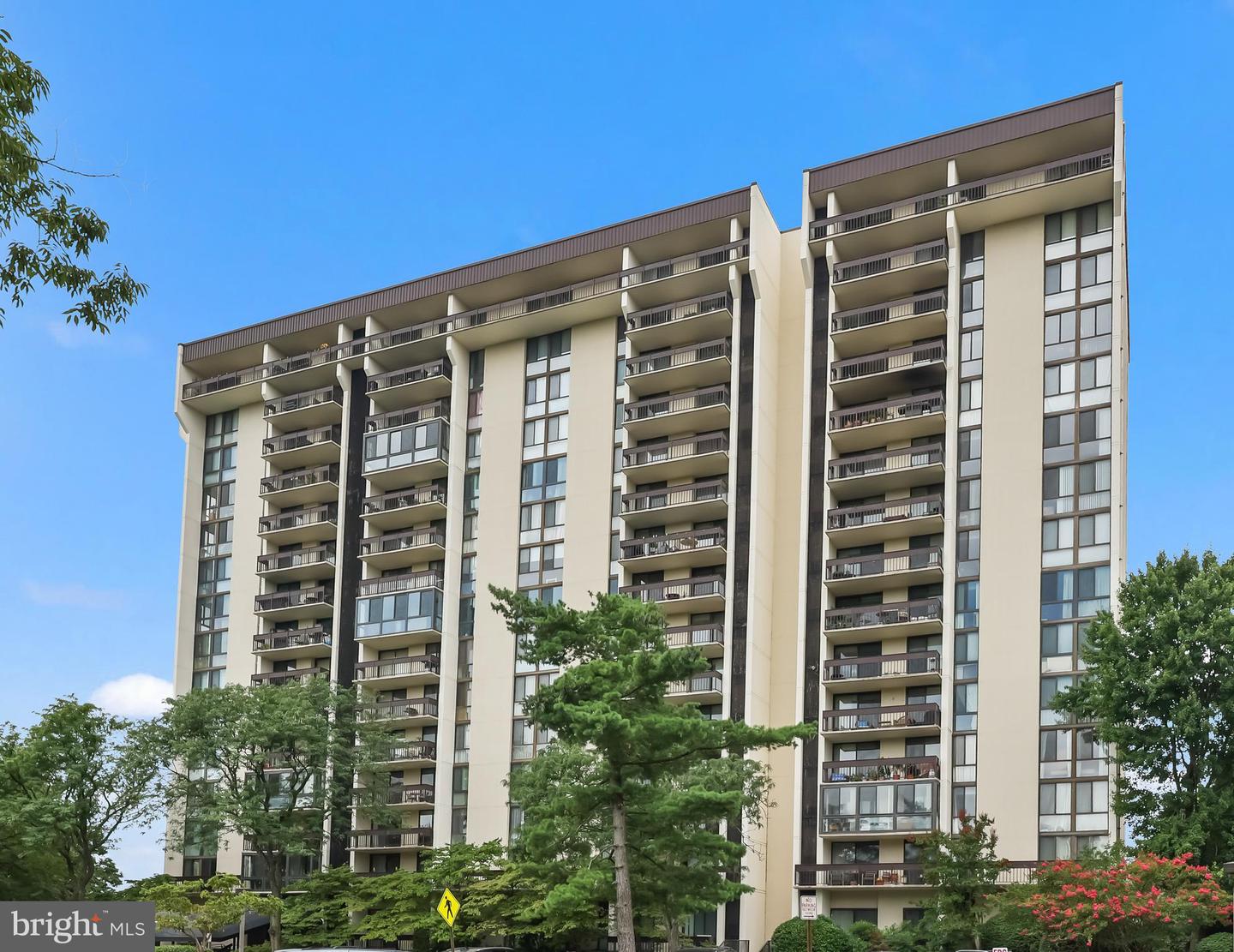 5300 HOLMES RUN PKWY #410, ALEXANDRIA, Virginia 22304, 1 Bedroom Bedrooms, ,1 BathroomBathrooms,Residential,For sale,5300 HOLMES RUN PKWY #410,VAAX2051926 MLS # VAAX2051926