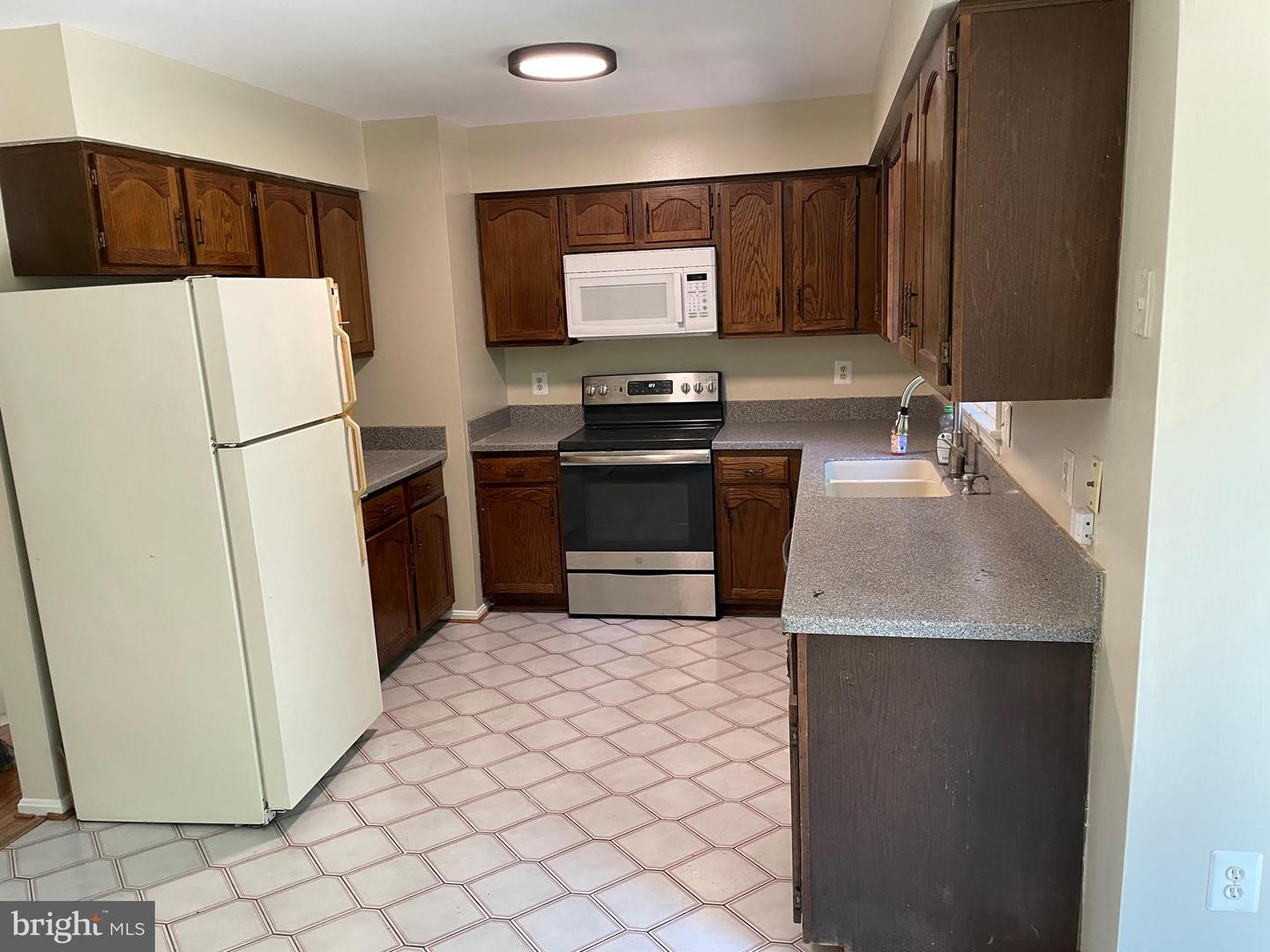 10278 COLONY PARK DR, FAIRFAX, Virginia 22032, 3 Bedrooms Bedrooms, ,2 BathroomsBathrooms,Residential,For sale,10278 COLONY PARK DR,VAFX2279898 MLS # VAFX2279898