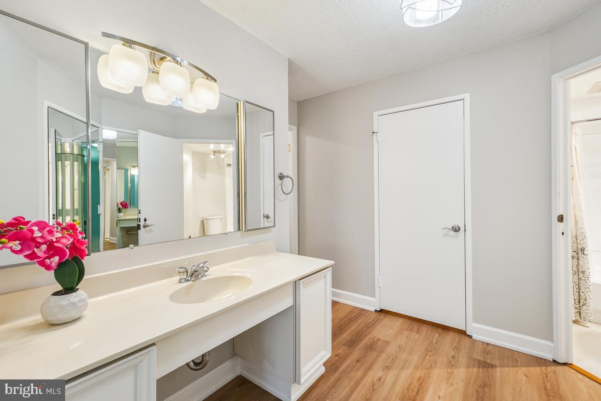 5904 MOUNT EAGLE DR #601, ALEXANDRIA, Virginia 22303, 2 Bedrooms Bedrooms, 8 Rooms Rooms,2 BathroomsBathrooms,Residential,For sale,5904 MOUNT EAGLE DR #601,VAFX2279938 MLS # VAFX2279938