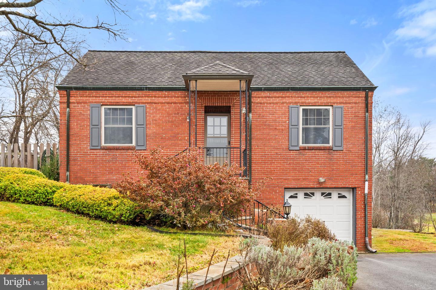 335 W ASHER ST, CULPEPER, Virginia 22701, 4 Bedrooms Bedrooms, ,2 BathroomsBathrooms,Residential,For sale,335 W ASHER ST,VACU2012126 MLS # VACU2012126