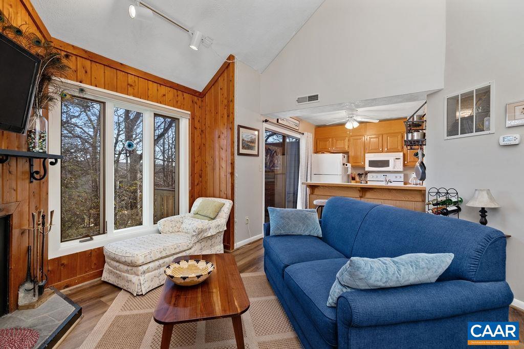 453 THREE RIDGES CONDOS, WINTERGREEN RESORT, Virginia 22967, 2 Bedrooms Bedrooms, ,2 BathroomsBathrooms,Residential,For sale,453 THREE RIDGES CONDOS,671316 MLS # 671316