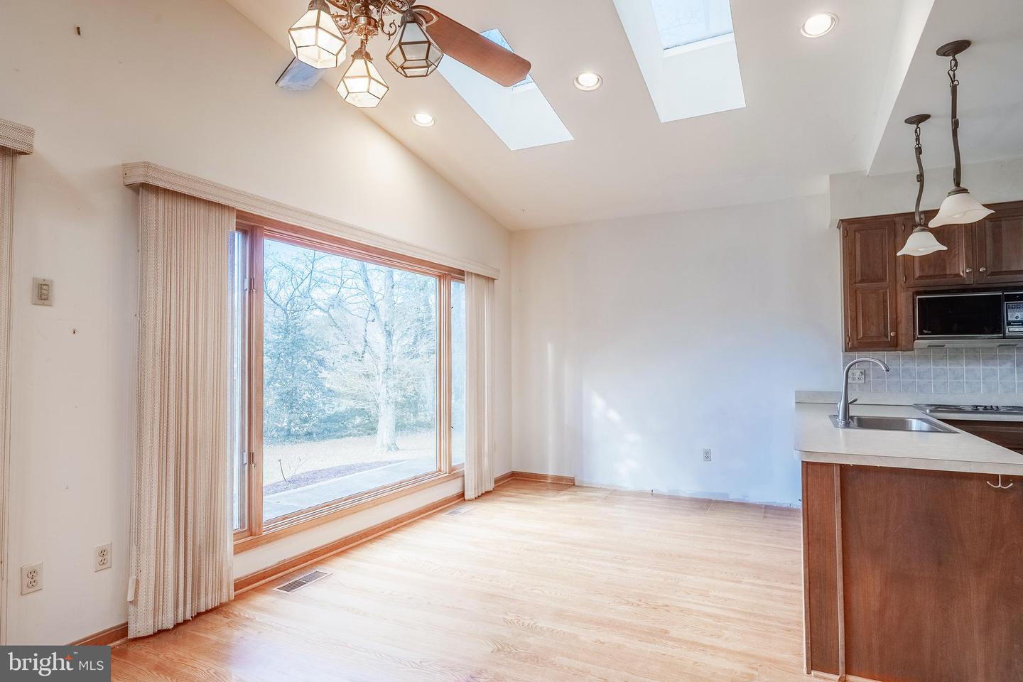 8454 TOLL HOUSE RD, ANNANDALE, Virginia 22003, 5 Bedrooms Bedrooms, ,3 BathroomsBathrooms,Residential,For sale,8454 TOLL HOUSE RD,VAFX2279906 MLS # VAFX2279906