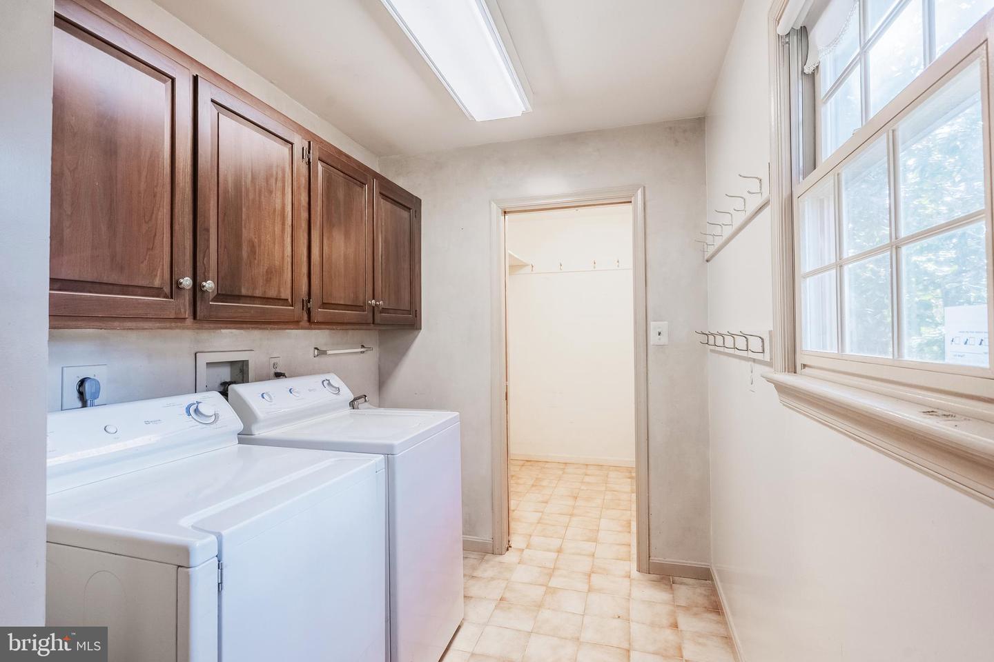 8454 TOLL HOUSE RD, ANNANDALE, Virginia 22003, 5 Bedrooms Bedrooms, ,3 BathroomsBathrooms,Residential,For sale,8454 TOLL HOUSE RD,VAFX2279906 MLS # VAFX2279906