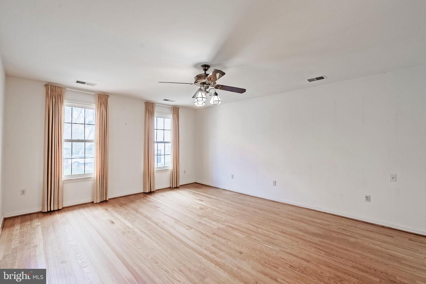 8454 TOLL HOUSE RD, ANNANDALE, Virginia 22003, 5 Bedrooms Bedrooms, ,3 BathroomsBathrooms,Residential,For sale,8454 TOLL HOUSE RD,VAFX2279906 MLS # VAFX2279906