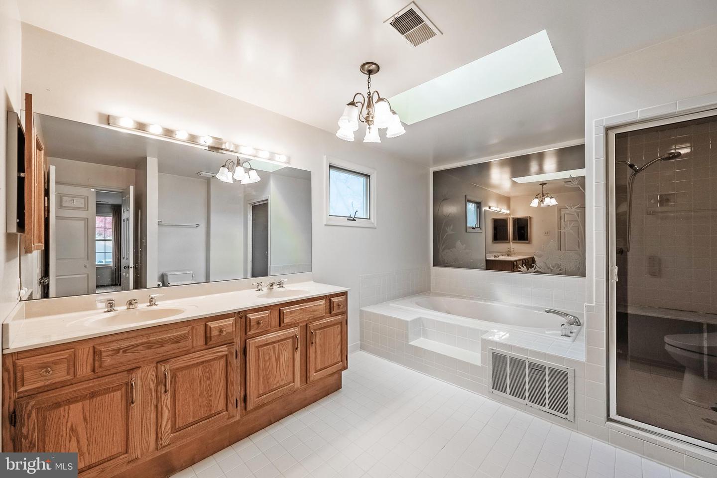 8454 TOLL HOUSE RD, ANNANDALE, Virginia 22003, 5 Bedrooms Bedrooms, ,3 BathroomsBathrooms,Residential,For sale,8454 TOLL HOUSE RD,VAFX2279906 MLS # VAFX2279906