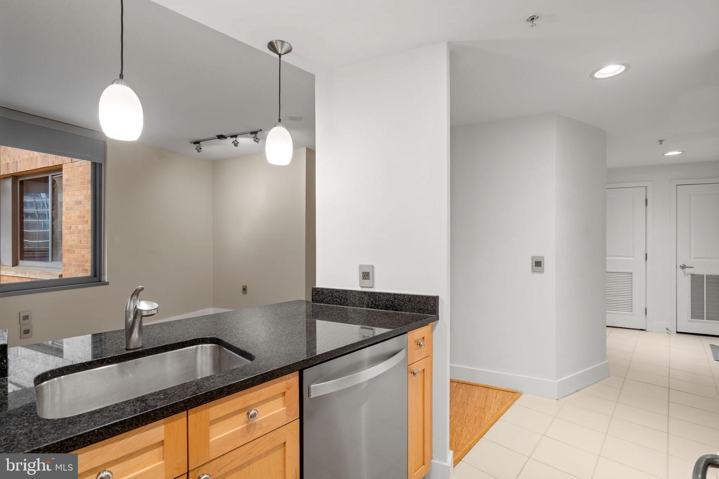 2001 15TH ST N #813, ARLINGTON, Virginia 22201, ,1 BathroomBathrooms,Residential,For sale,2001 15TH ST N #813,VAAR2066292 MLS # VAAR2066292