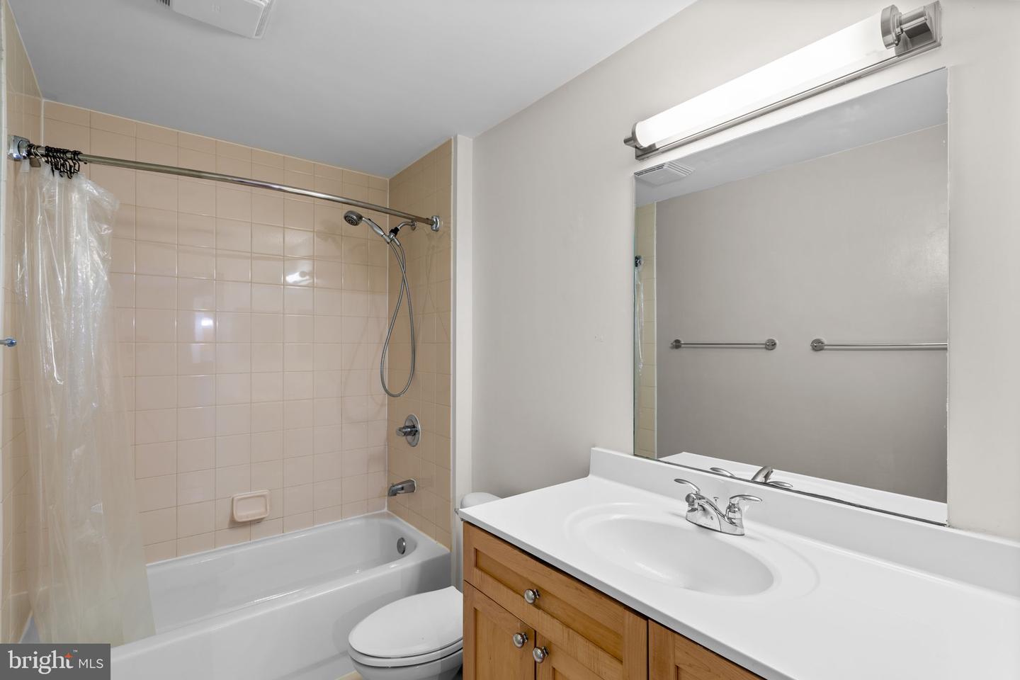 2001 15TH ST N #813, ARLINGTON, Virginia 22201, ,1 BathroomBathrooms,Residential,For sale,2001 15TH ST N #813,VAAR2066292 MLS # VAAR2066292