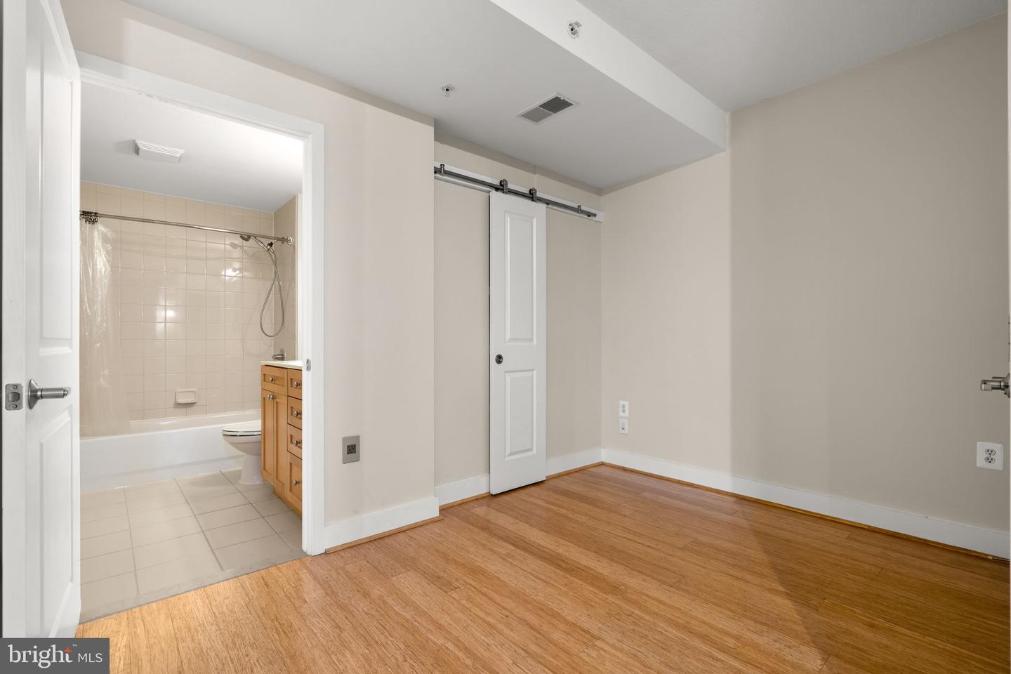 2001 15TH ST N #813, ARLINGTON, Virginia 22201, ,1 BathroomBathrooms,Residential,For sale,2001 15TH ST N #813,VAAR2066292 MLS # VAAR2066292