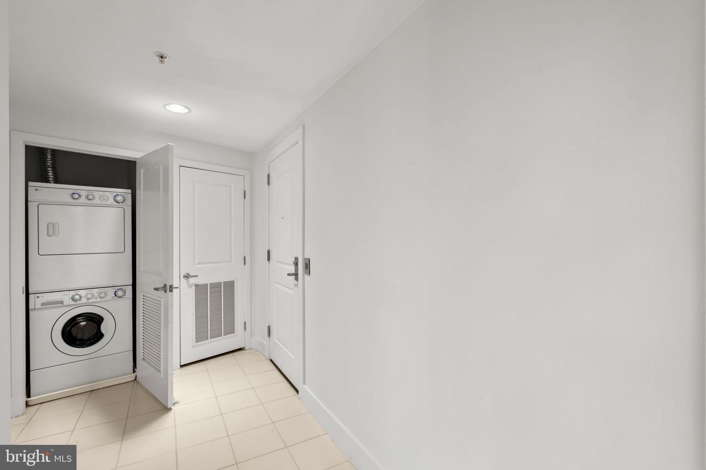 2001 15TH ST N #813, ARLINGTON, Virginia 22201, ,1 BathroomBathrooms,Residential,For sale,2001 15TH ST N #813,VAAR2066292 MLS # VAAR2066292