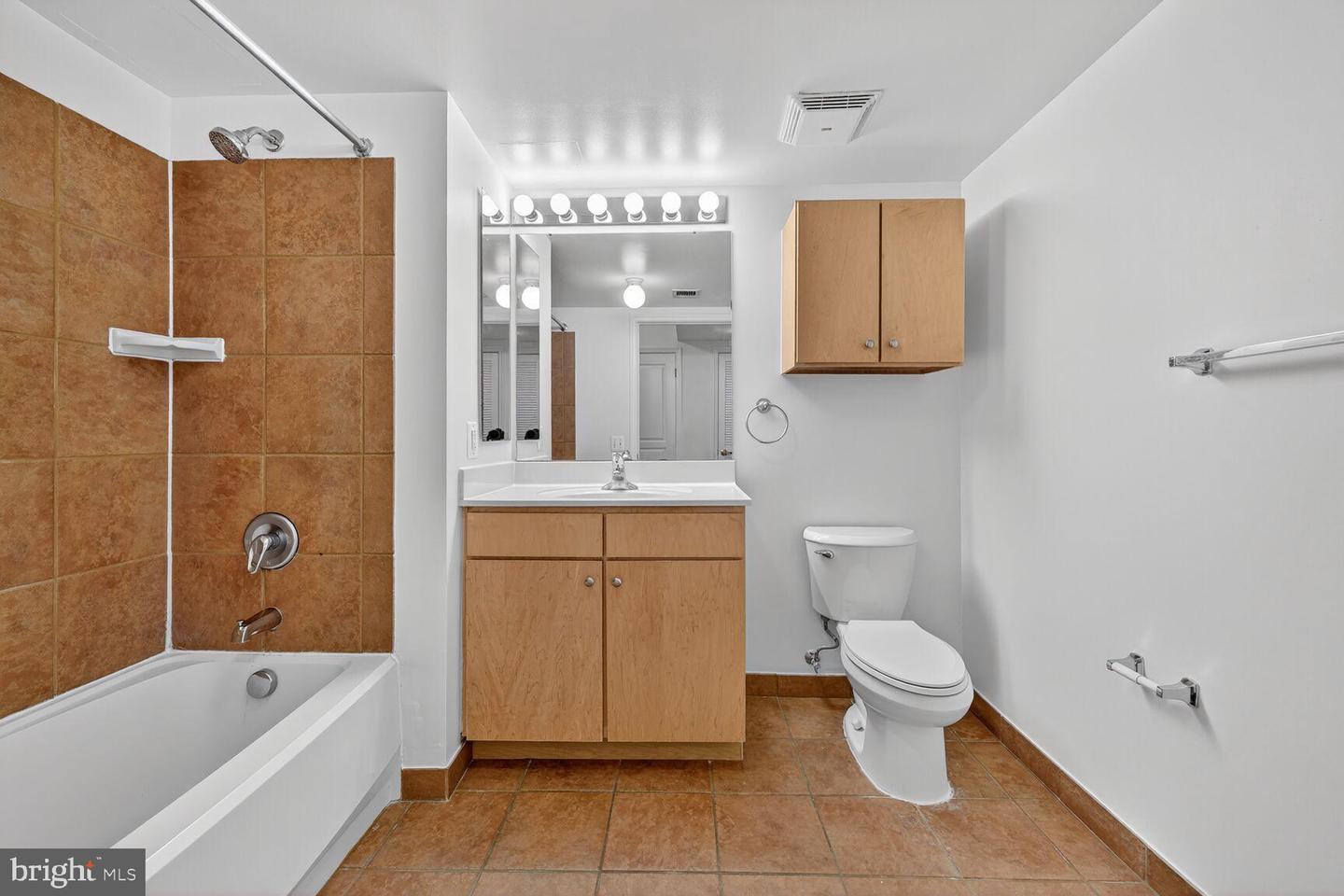 616 E ST NW #807, WASHINGTON, District Of Columbia 20004, 3 Rooms Rooms,1 BathroomBathrooms,Residential,For sale,616 E ST NW #807,DCDC2232632 MLS # DCDC2232632
